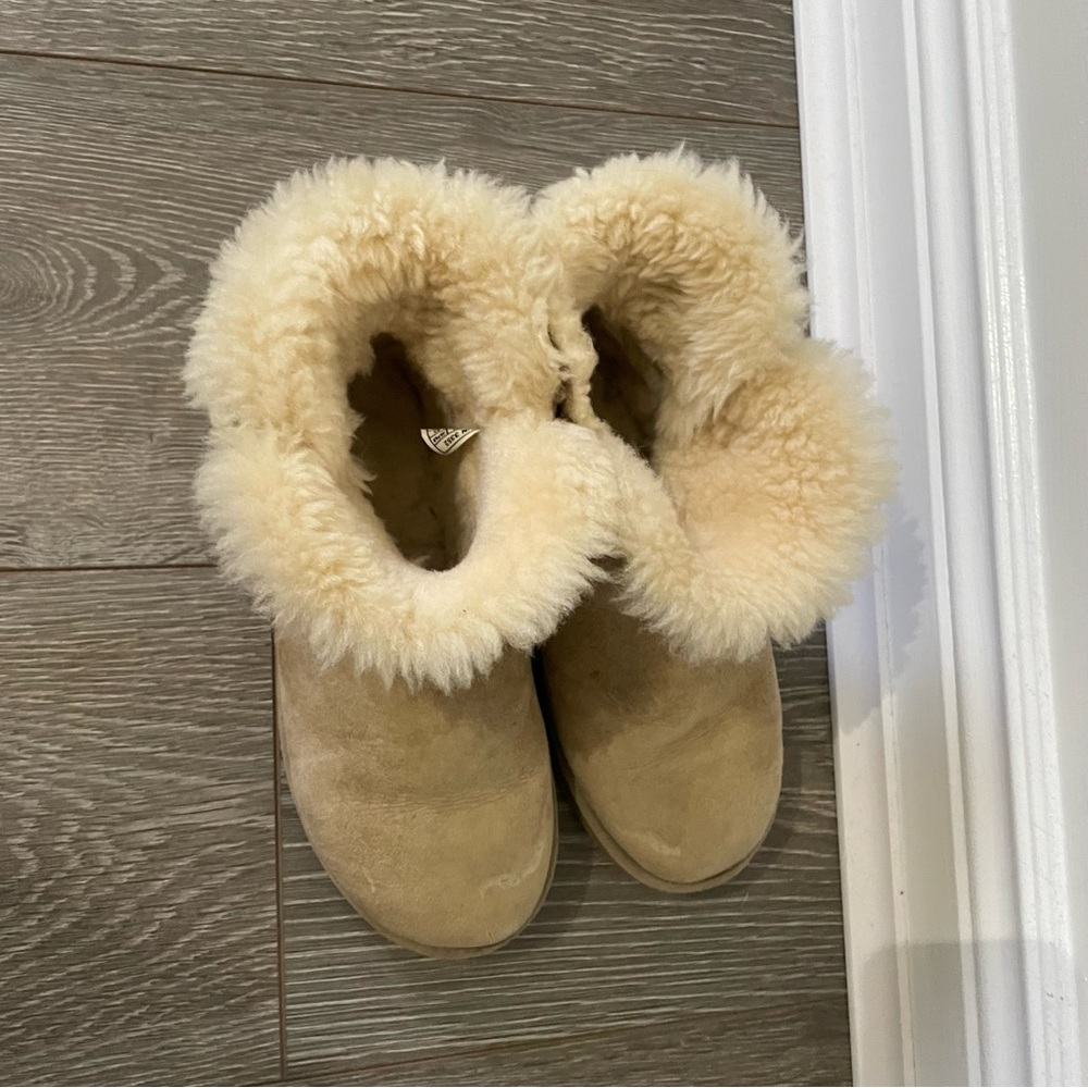 Ugg Mini Bailey Button - image 5